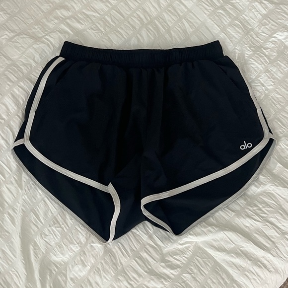 Alo yoga ivy league dolphin shorts size small - Picture 1 of 2